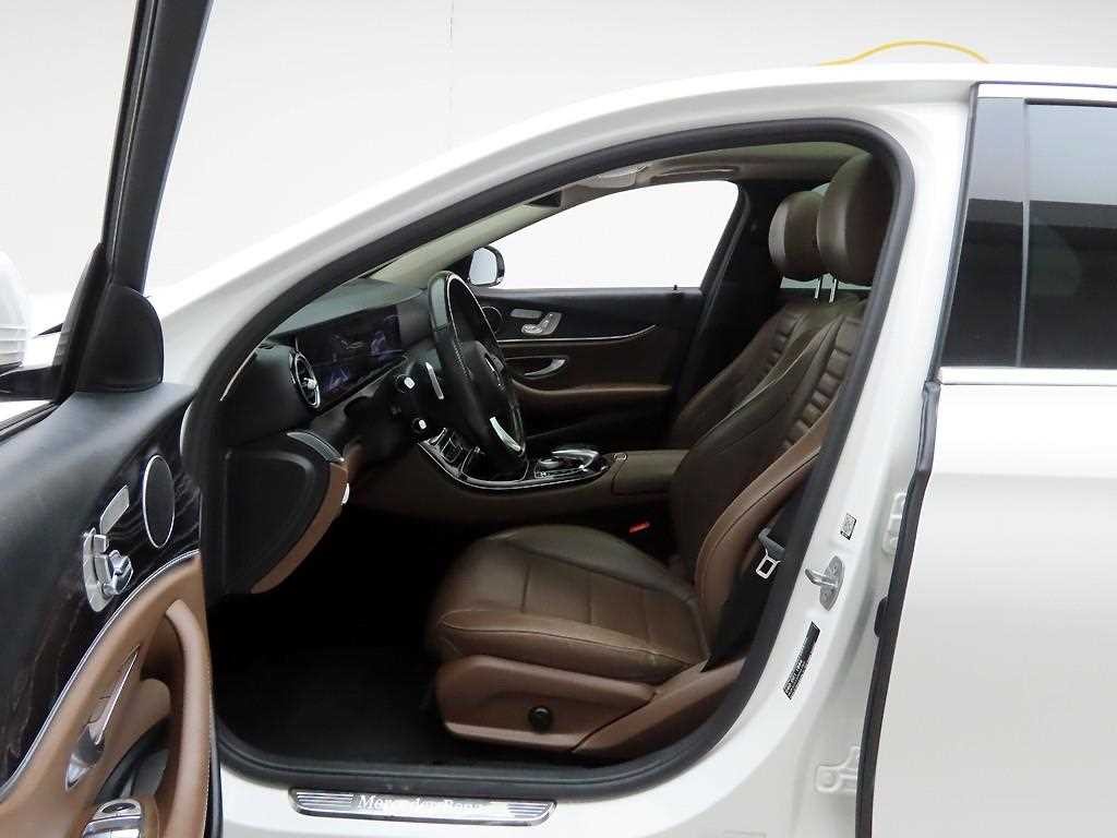 벤츠 E 클래스 E-클래스 W213 E300 아방가르드 이미지 13