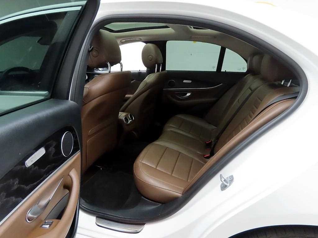 벤츠 E 클래스 E-클래스 W213 E300 아방가르드 이미지 14