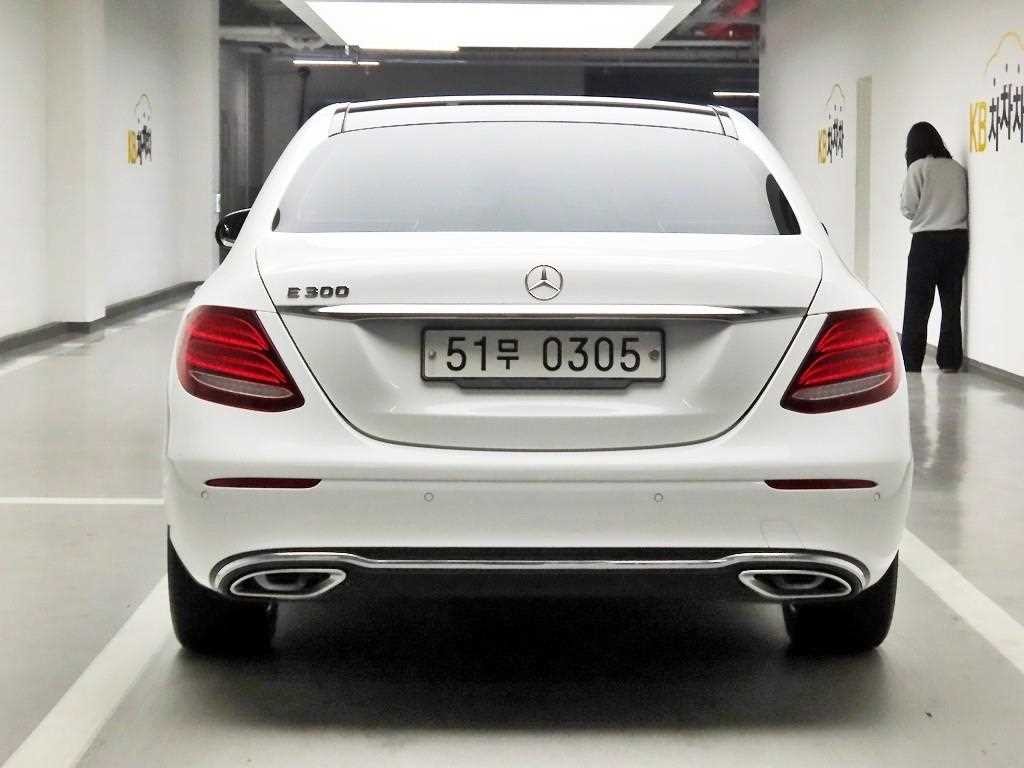 벤츠 E 클래스 E-클래스 W213 E300 아방가르드 이미지 3