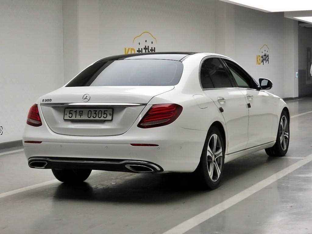 벤츠 E 클래스 E-클래스 W213 E300 아방가르드 이미지 4