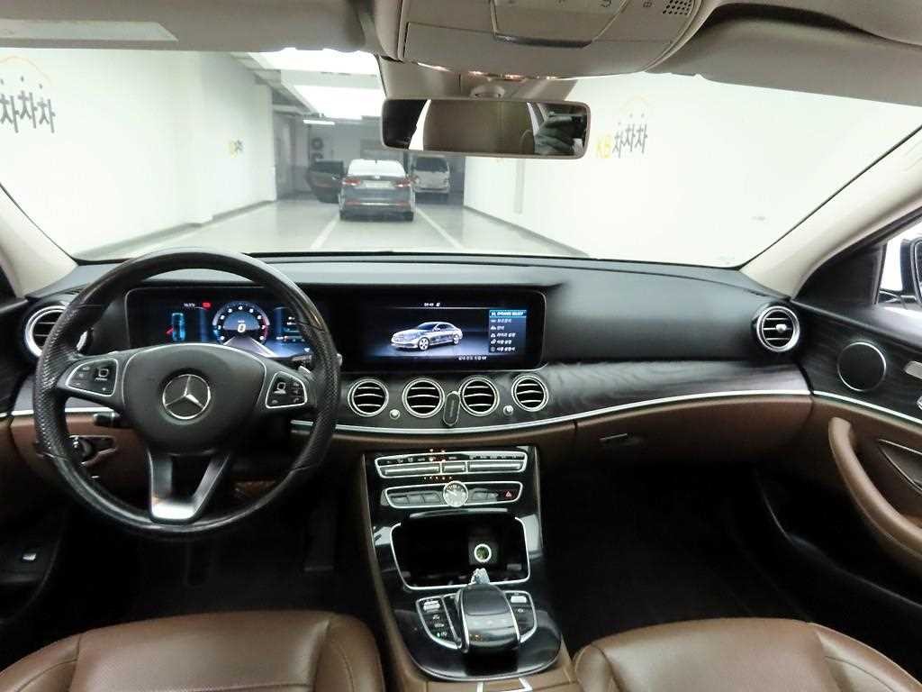 벤츠 E 클래스 E-클래스 W213 E300 아방가르드 이미지 6