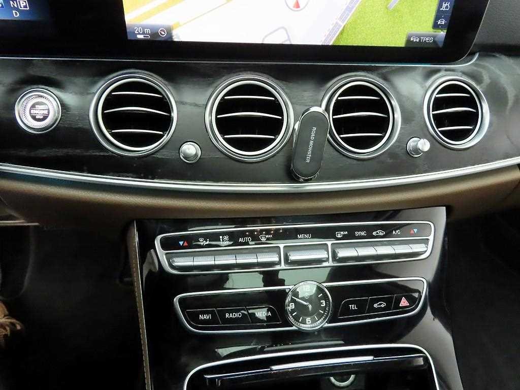 벤츠 E 클래스 E-클래스 W213 E300 아방가르드 이미지 9