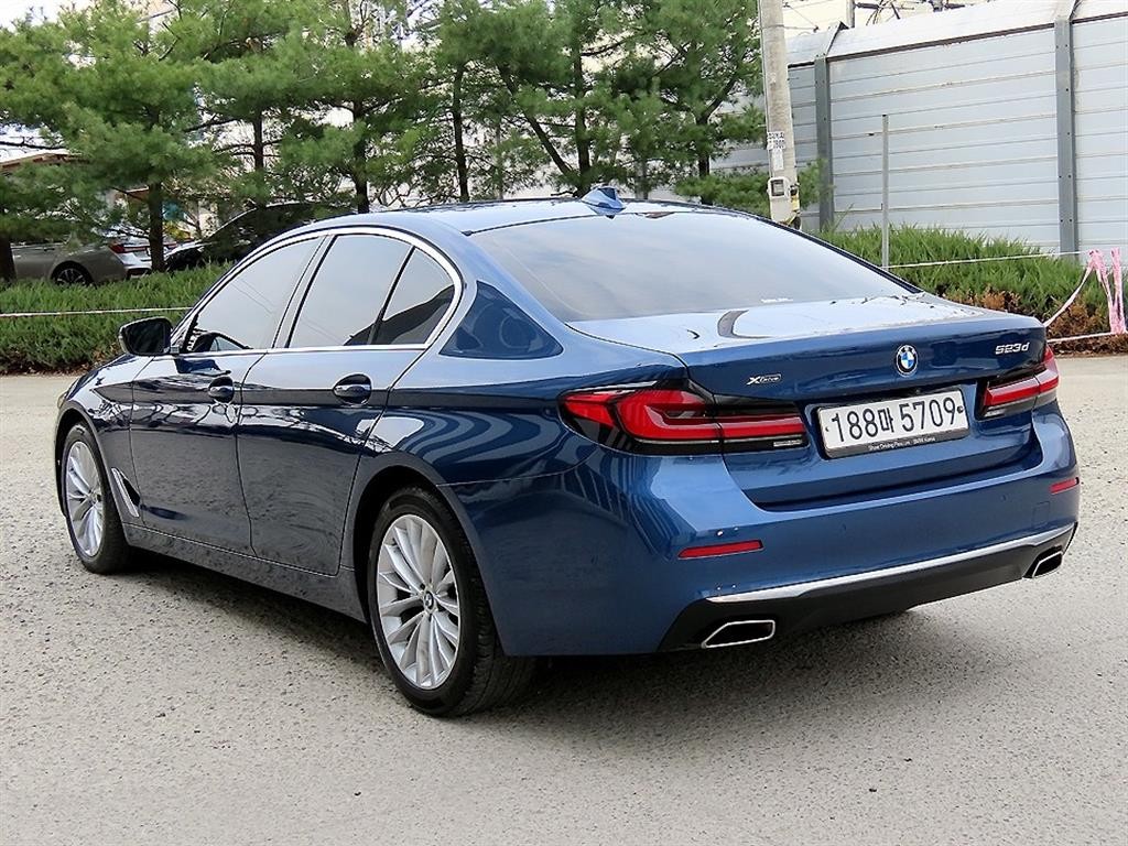 BMW 5시리즈 5시리즈 (G30) 523d xDrive 럭셔리 이미지 3