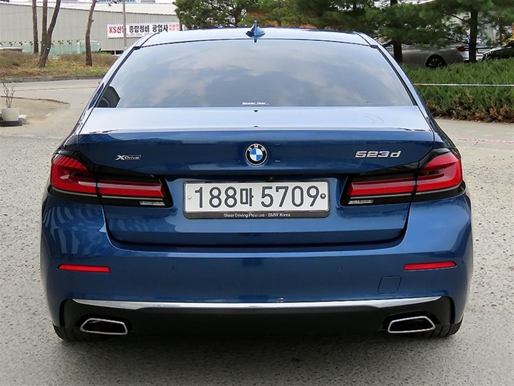 BMW 5시리즈 5시리즈 (G30) 523d xDrive 럭셔리 이미지 4