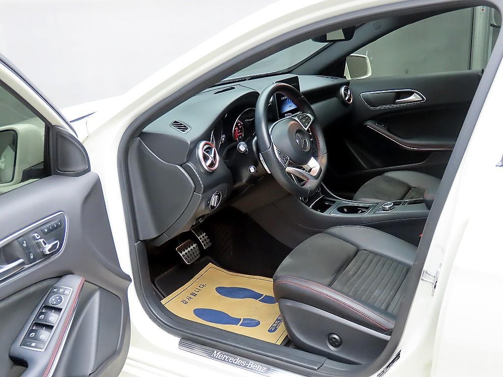 벤츠 A 클래스 A클래스 W176 A200 AMG LINE 이미지 5