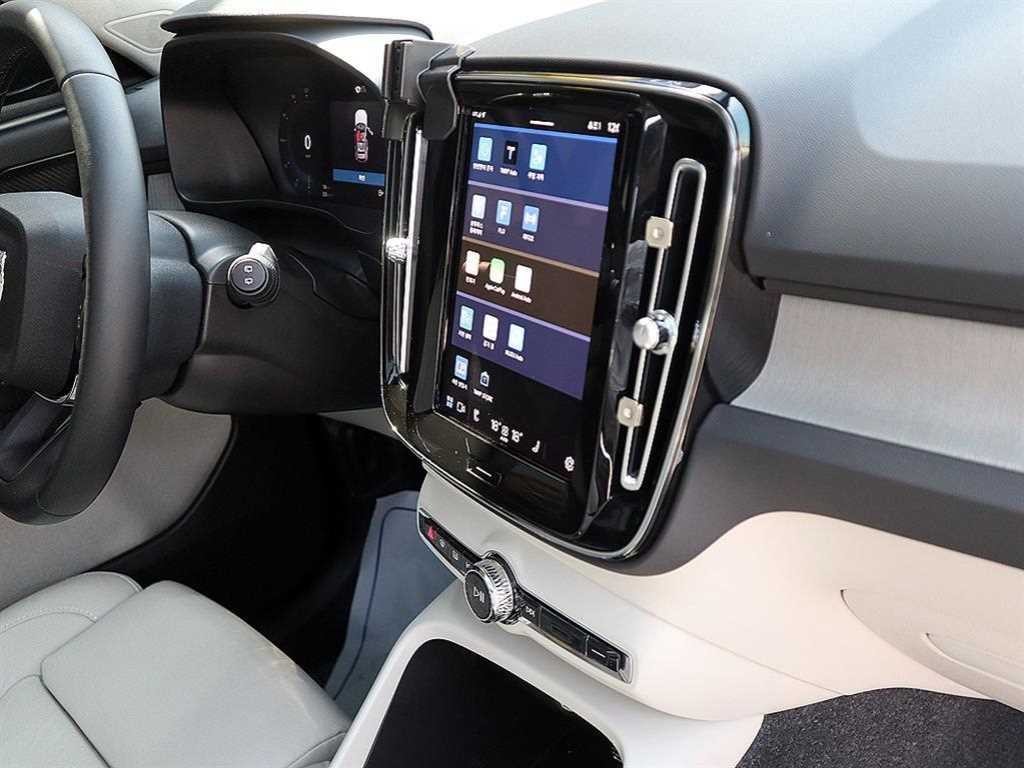 볼보 XC40 B4 AWD 얼티메이트 브라이트 이미지 11