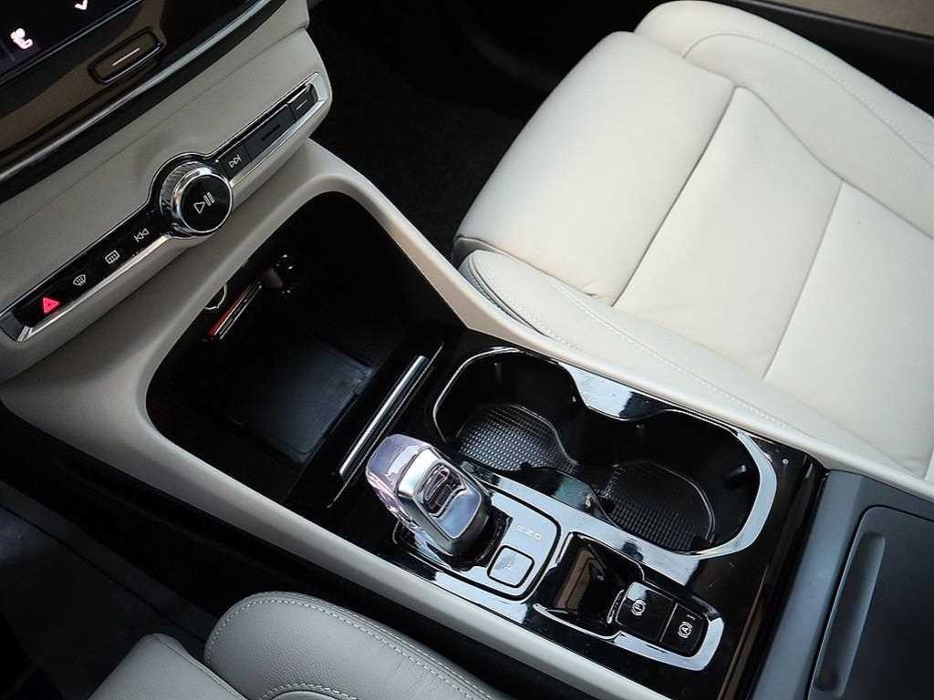 볼보 XC40 B4 AWD 얼티메이트 브라이트 이미지 12