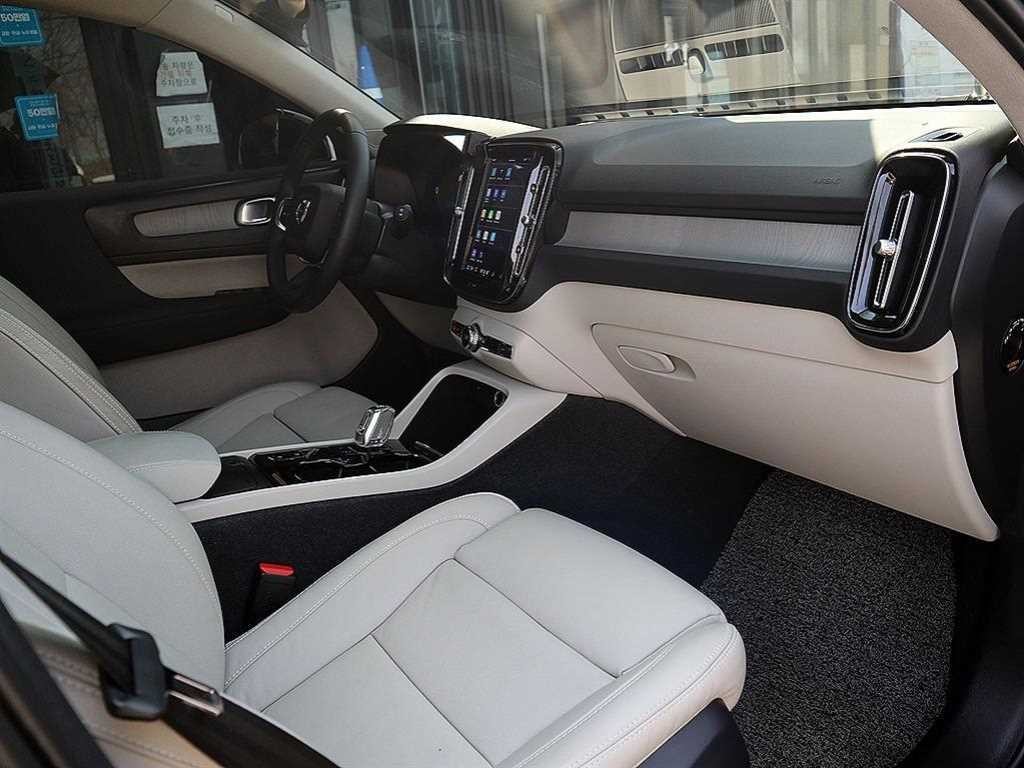 볼보 XC40 B4 AWD 얼티메이트 브라이트 이미지 13