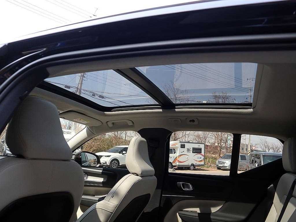 볼보 XC40 B4 AWD 얼티메이트 브라이트 이미지 17