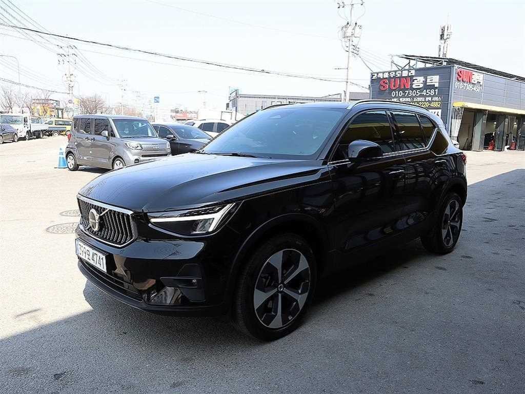 볼보 XC40 B4 AWD 얼티메이트 브라이트 이미지 2