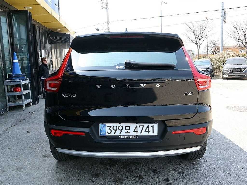 볼보 XC40 B4 AWD 얼티메이트 브라이트 이미지 4