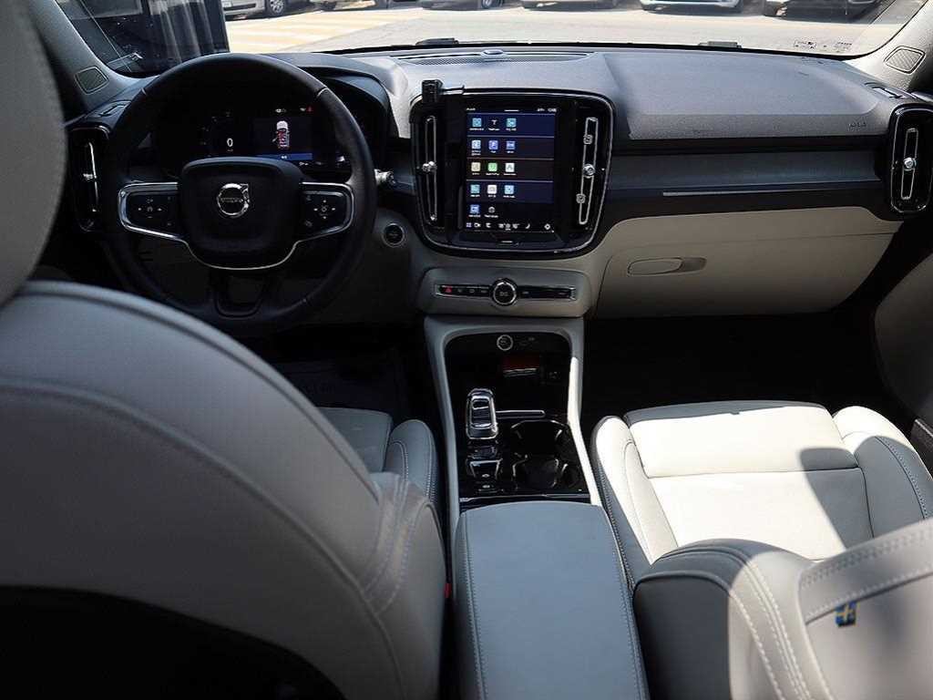 볼보 XC40 B4 AWD 얼티메이트 브라이트 이미지 5