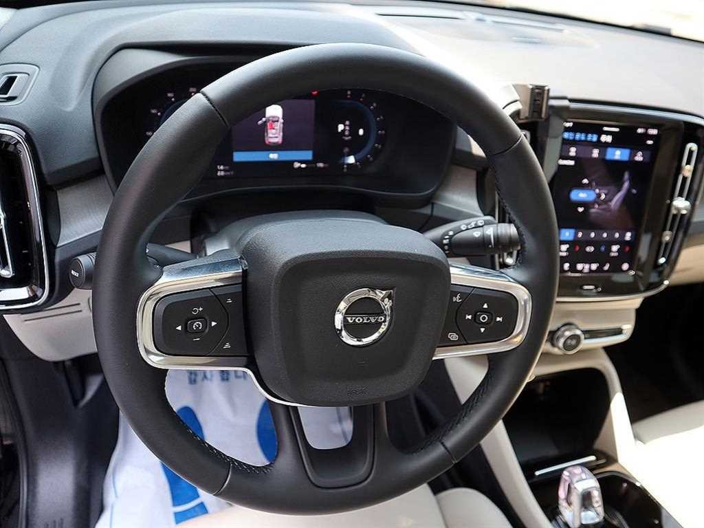 볼보 XC40 B4 AWD 얼티메이트 브라이트 이미지 8