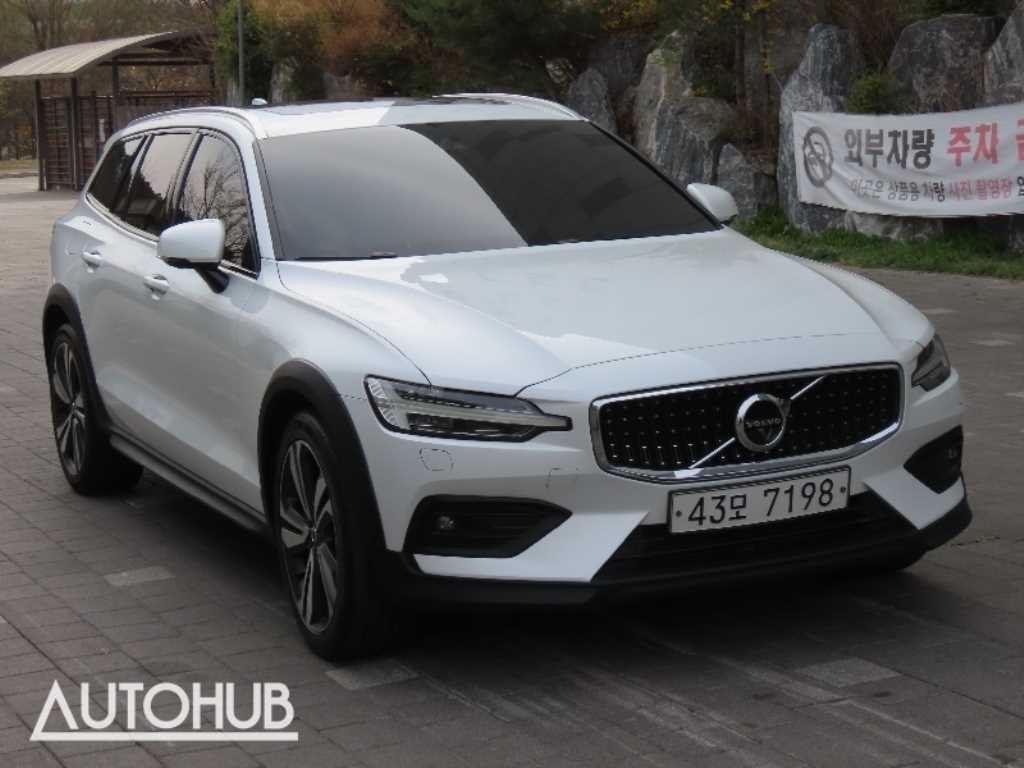 볼보 V60 V60 크로스 컨트리 2세대 2.0 T5 프로 AWD 이미지 2