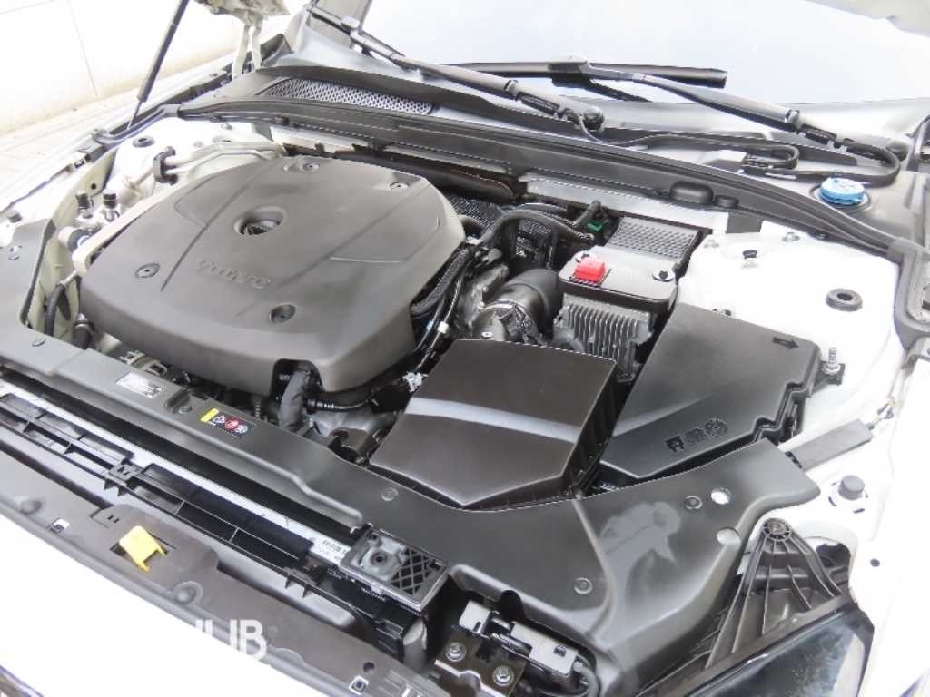 볼보 V60 V60 크로스 컨트리 2세대 2.0 T5 프로 AWD 이미지 5