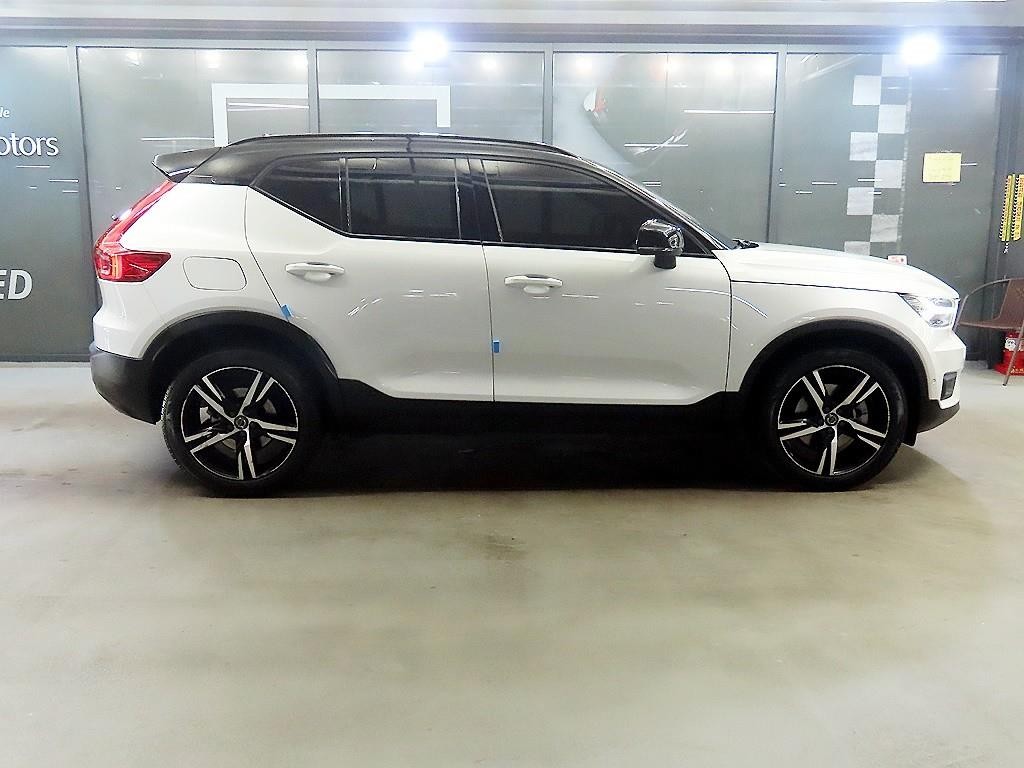 볼보 XC40 T4 4WD R-디자인 이미지 3