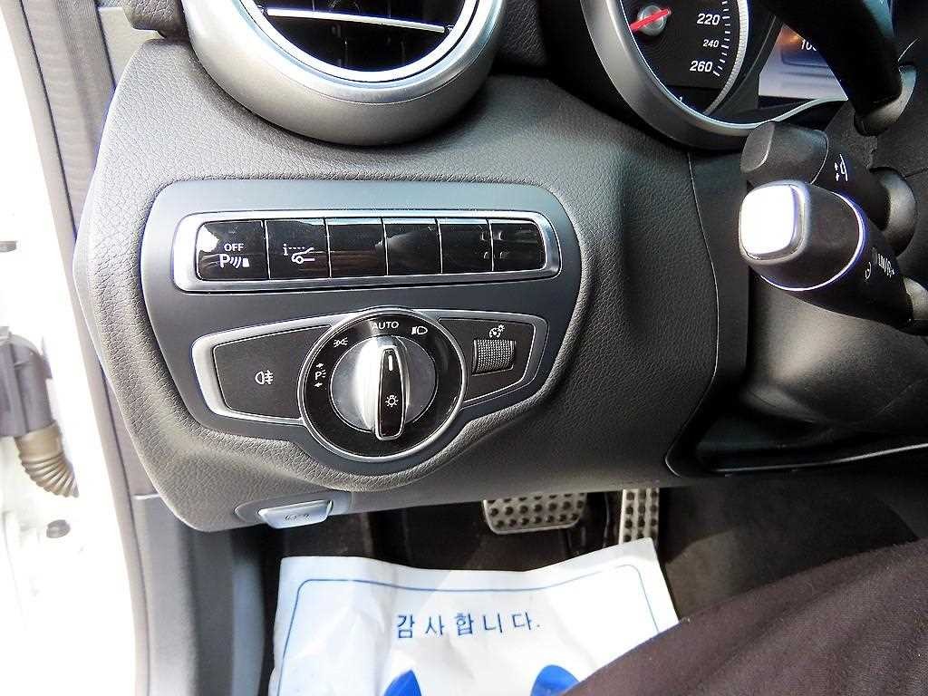 벤츠 C 클래스 C클래스 W205 C200 쿠페 이미지 13