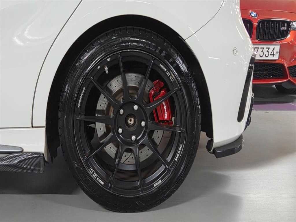 벤츠 A 클래스 A클래스 W176 A45 AMG 4MATIC 이미지 17