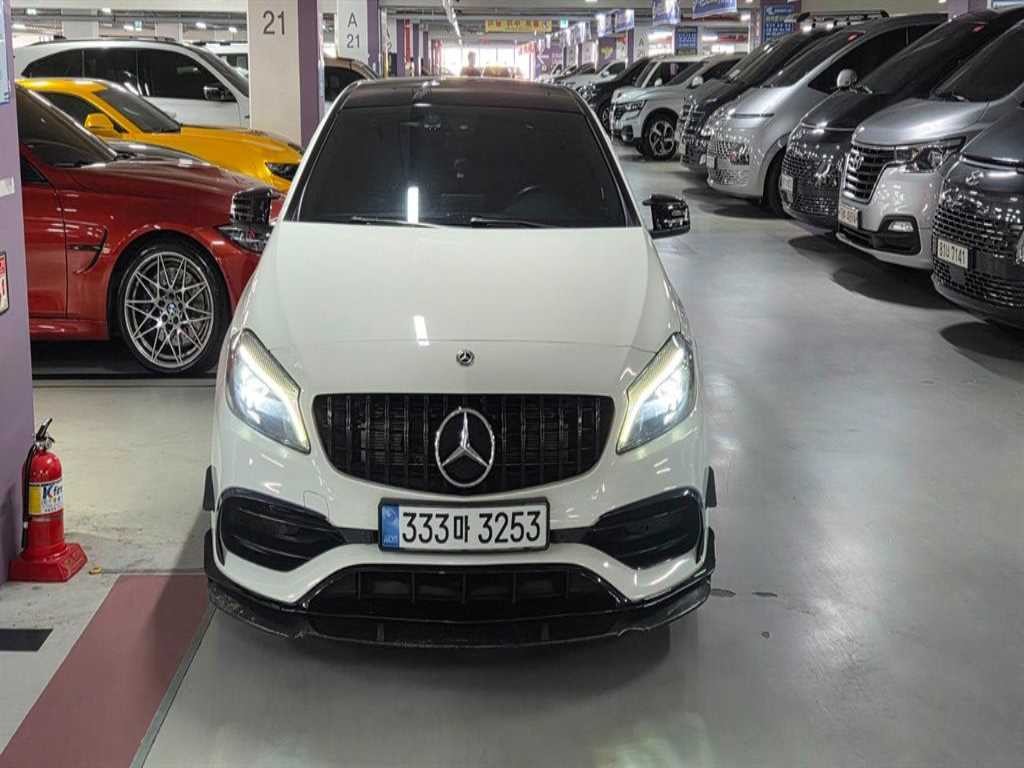 벤츠 A 클래스 A클래스 W176 A45 AMG 4MATIC 이미지 2