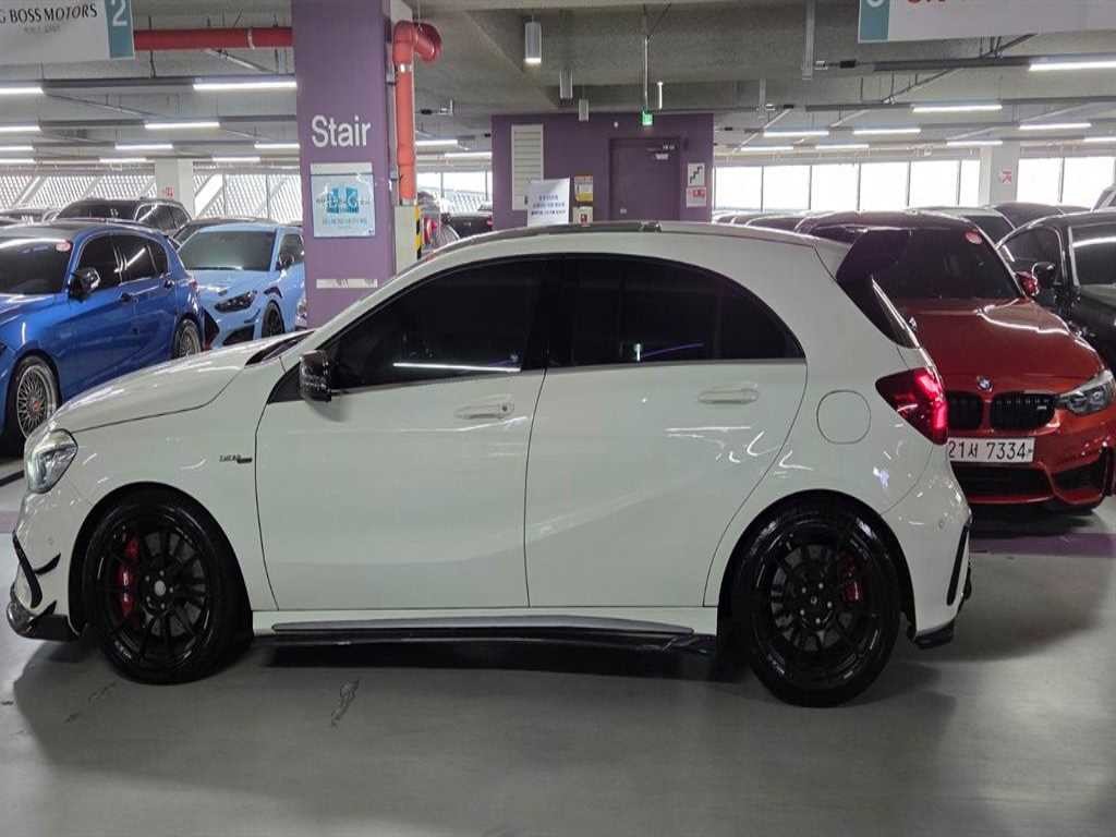 벤츠 A 클래스 A클래스 W176 A45 AMG 4MATIC 이미지 3
