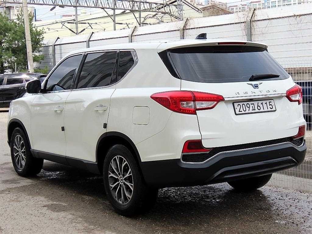 KG모빌리티(쌍용) 렉스턴 G4렉스턴 디젤 2.2 2WD 럭셔리 이미지 3