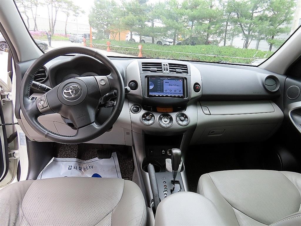 토요타 라브4 2.5 4WD 이미지 7