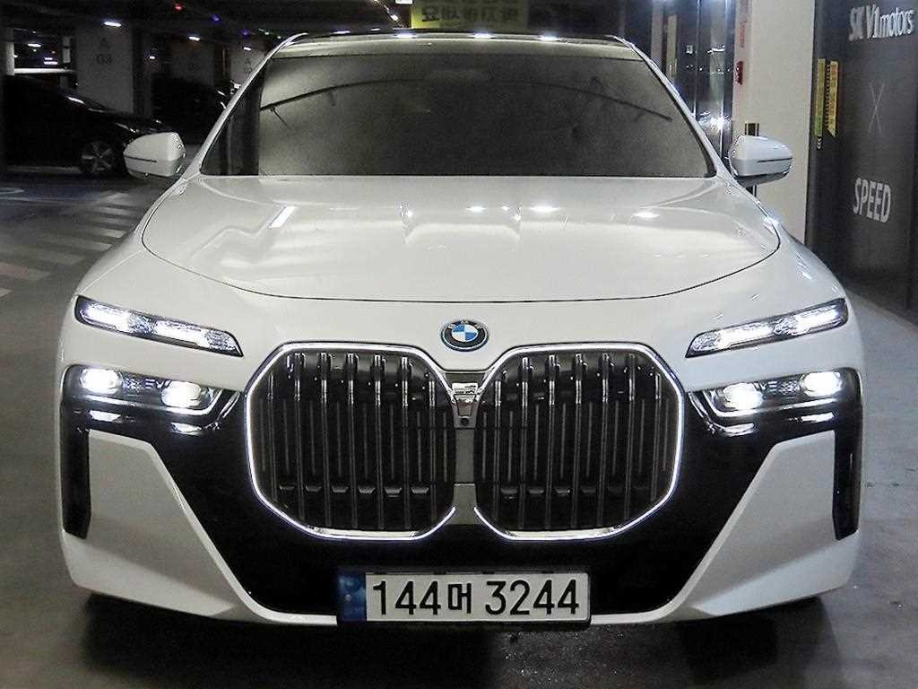 BMW 7시리즈 7시리즈 (G70) 750e xDrive M 스포츠 이미지 2