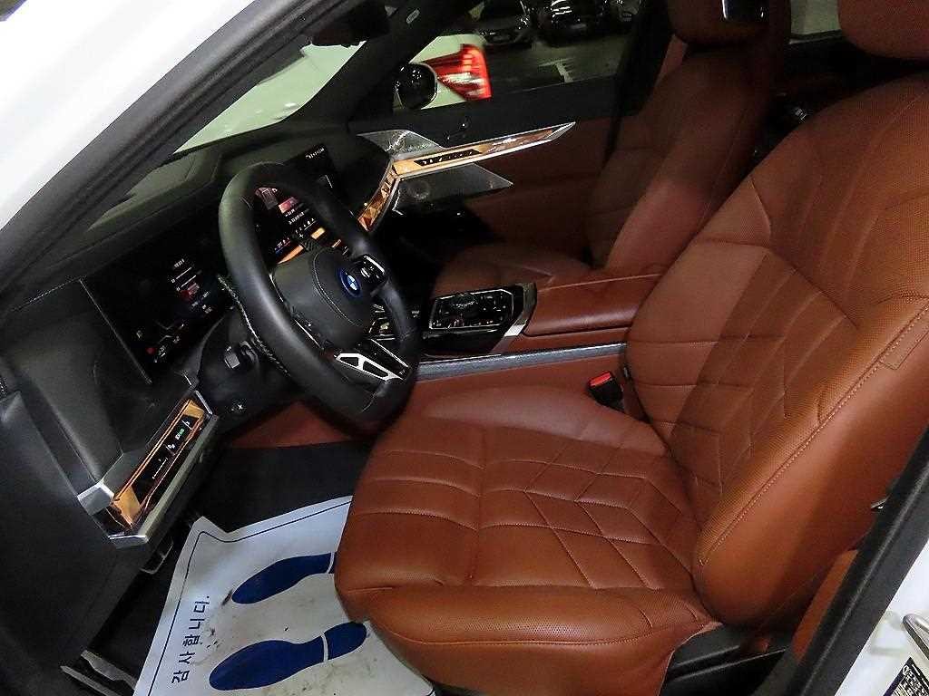 BMW 7시리즈 7시리즈 (G70) 750e xDrive M 스포츠 이미지 6
