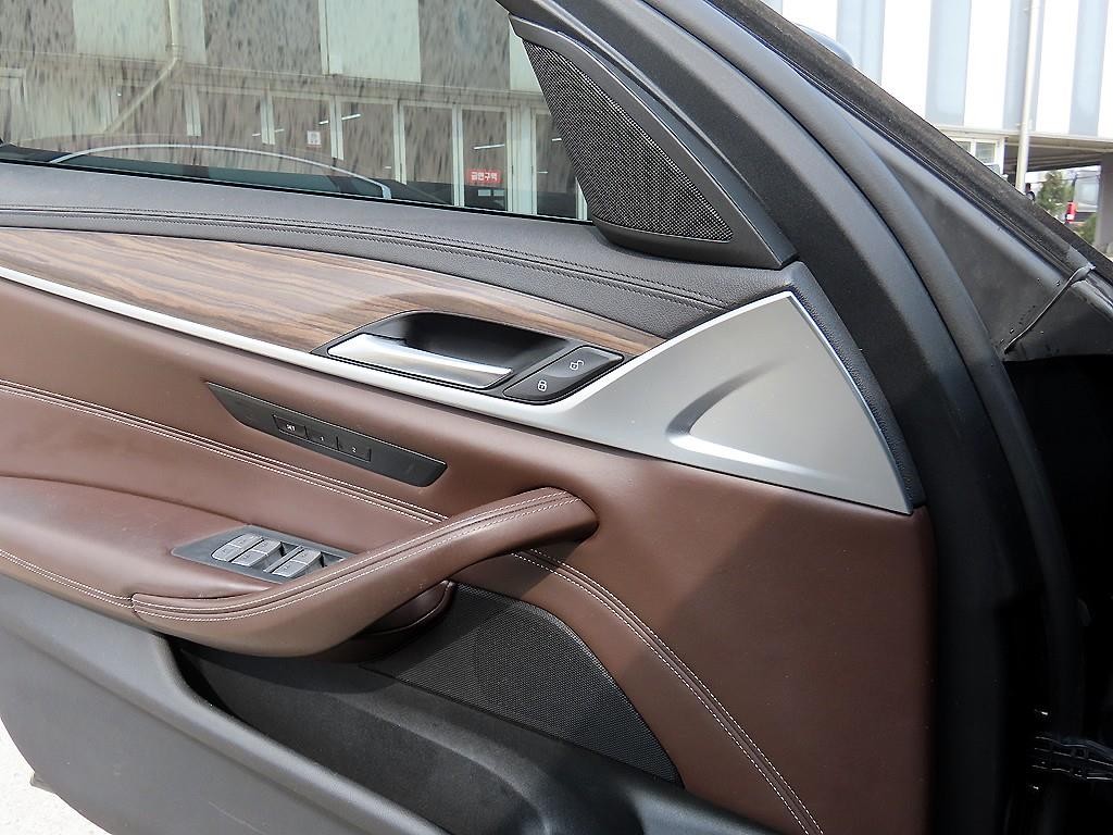 BMW 5시리즈 5시리즈 (G30) 530i M 스포츠 플러스 이미지 12