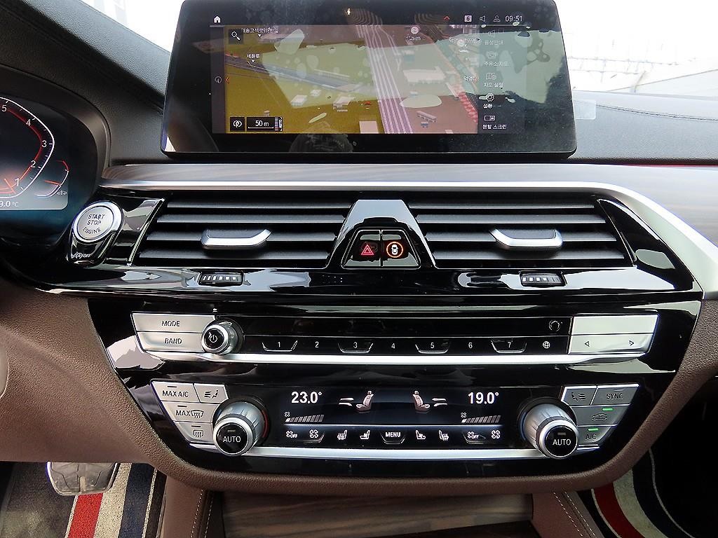 BMW 5시리즈 5시리즈 (G30) 530i M 스포츠 플러스 이미지 13
