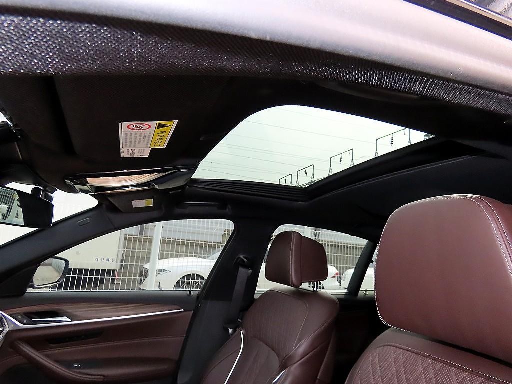 BMW 5시리즈 5시리즈 (G30) 530i M 스포츠 플러스 이미지 17