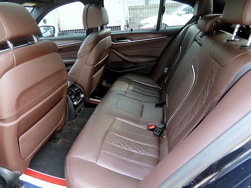 BMW 5시리즈 5시리즈 (G30) 530i M 스포츠 플러스 이미지 6