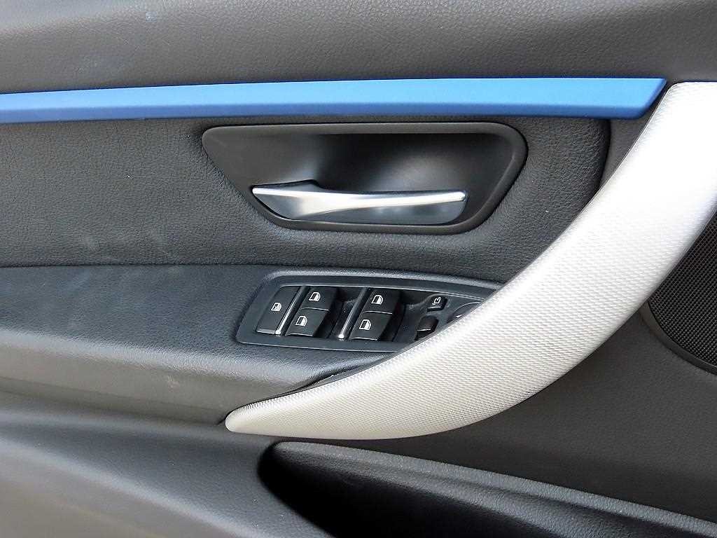 BMW 3시리즈 3시리즈 (F30) 320i M 스포츠 이미지 12
