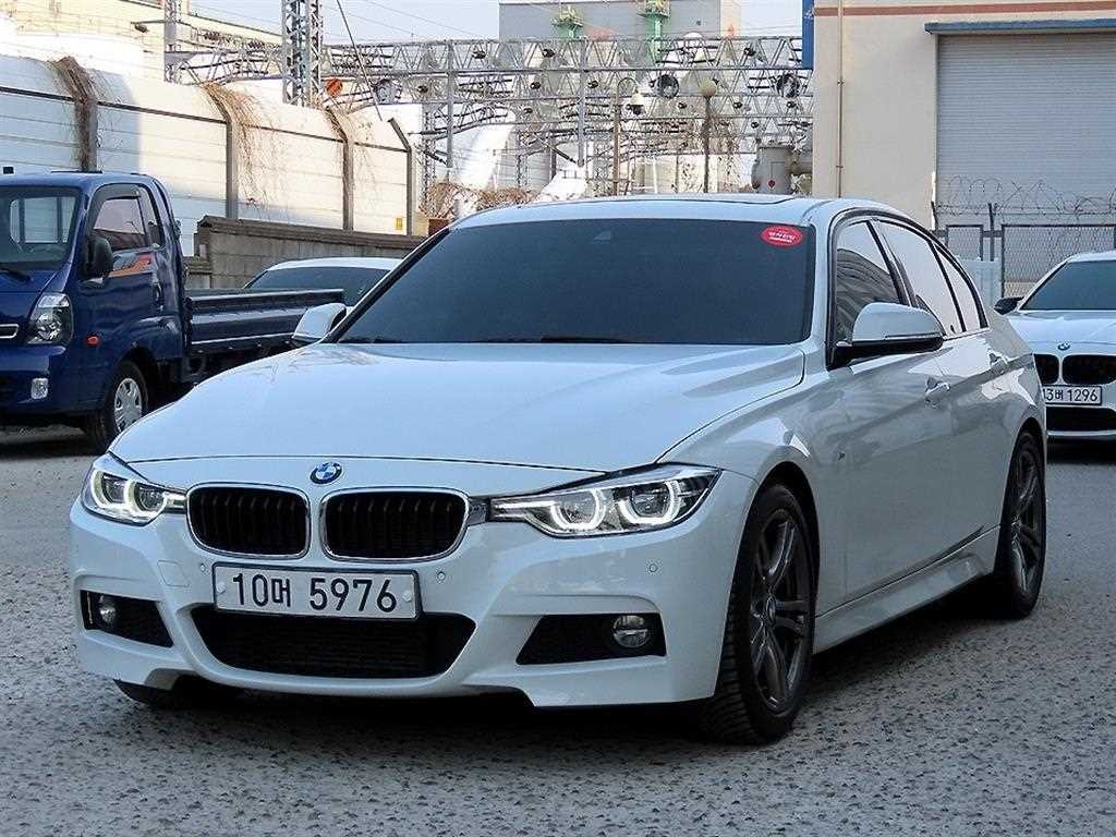 BMW 3시리즈 3시리즈 (F30) 320i M 스포츠 이미지 2