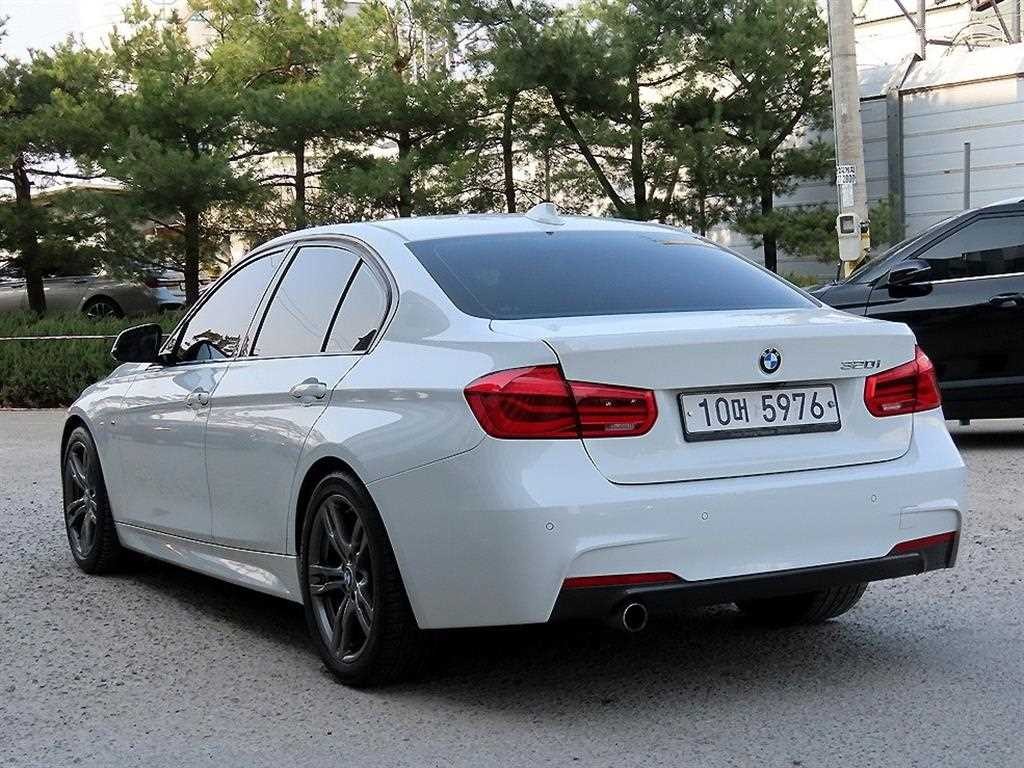 BMW 3시리즈 3시리즈 (F30) 320i M 스포츠 이미지 3