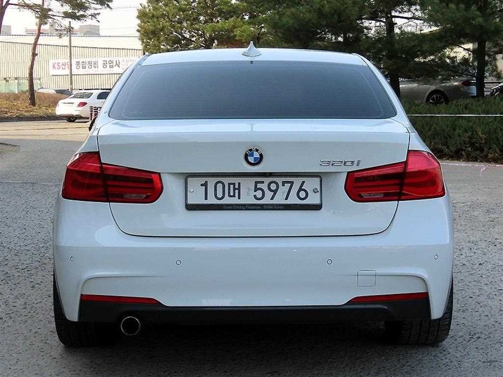 BMW 3시리즈 3시리즈 (F30) 320i M 스포츠 이미지 4