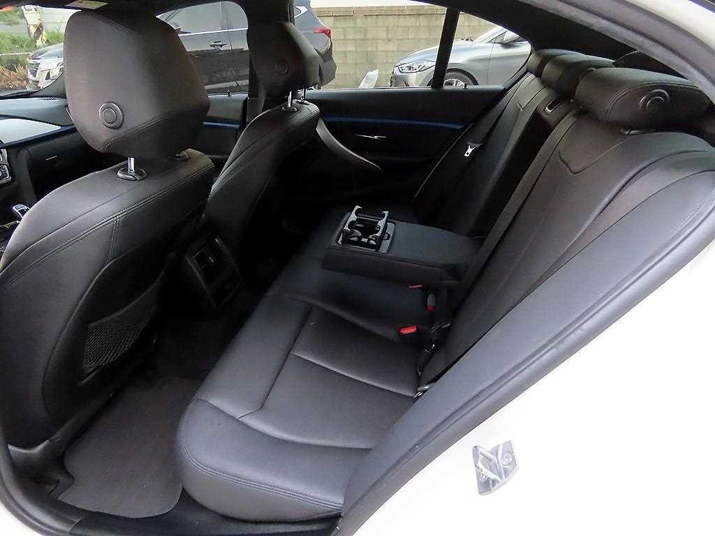 BMW 3시리즈 3시리즈 (F30) 320i M 스포츠 이미지 6