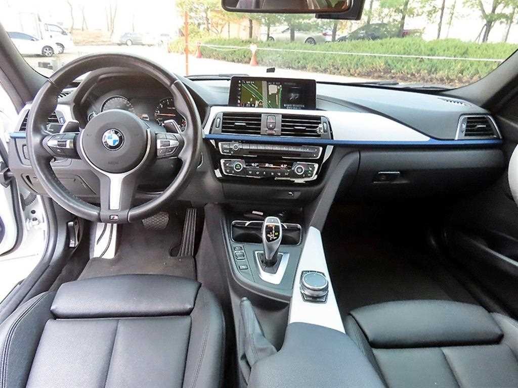 BMW 3시리즈 3시리즈 (F30) 320i M 스포츠 이미지 7