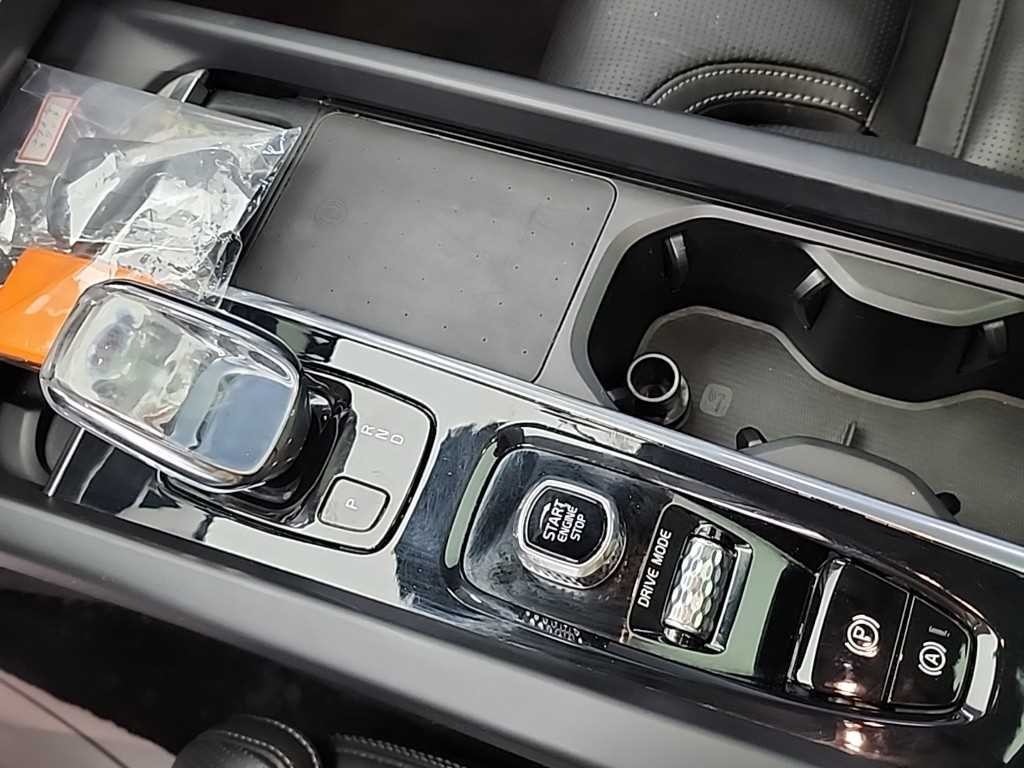 볼보 XC60 XC60(2세대) B5 AWD 인스크립션 이미지 8