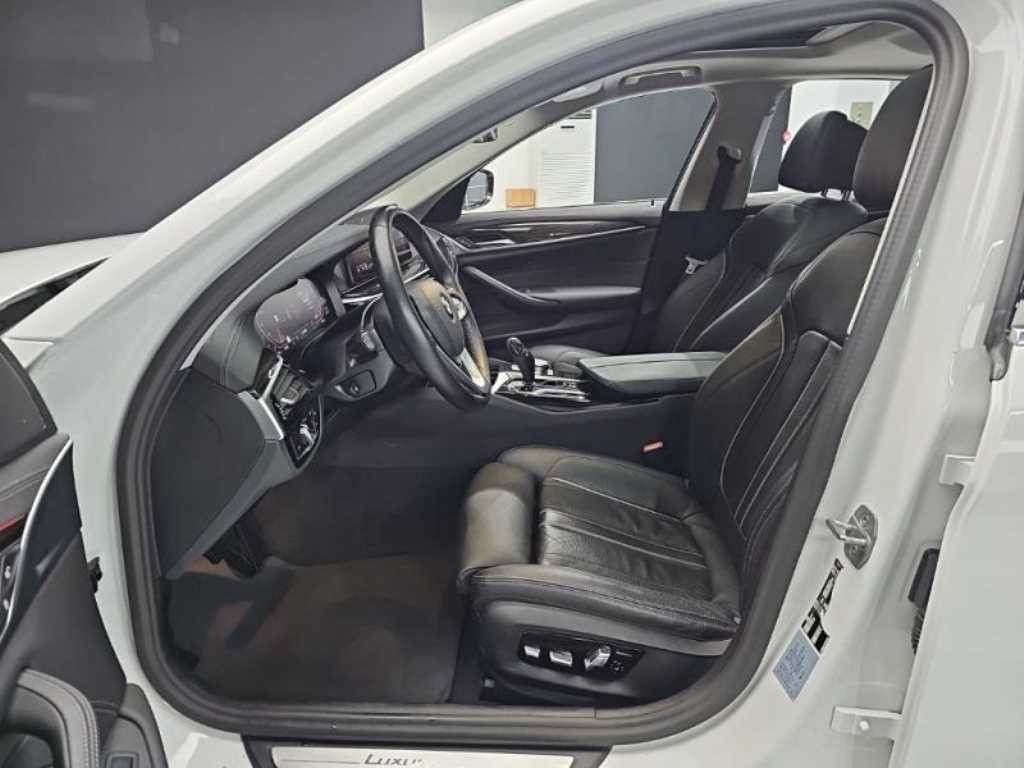 BMW 5시리즈 5시리즈 (G30) 520i 럭셔리 이미지 17