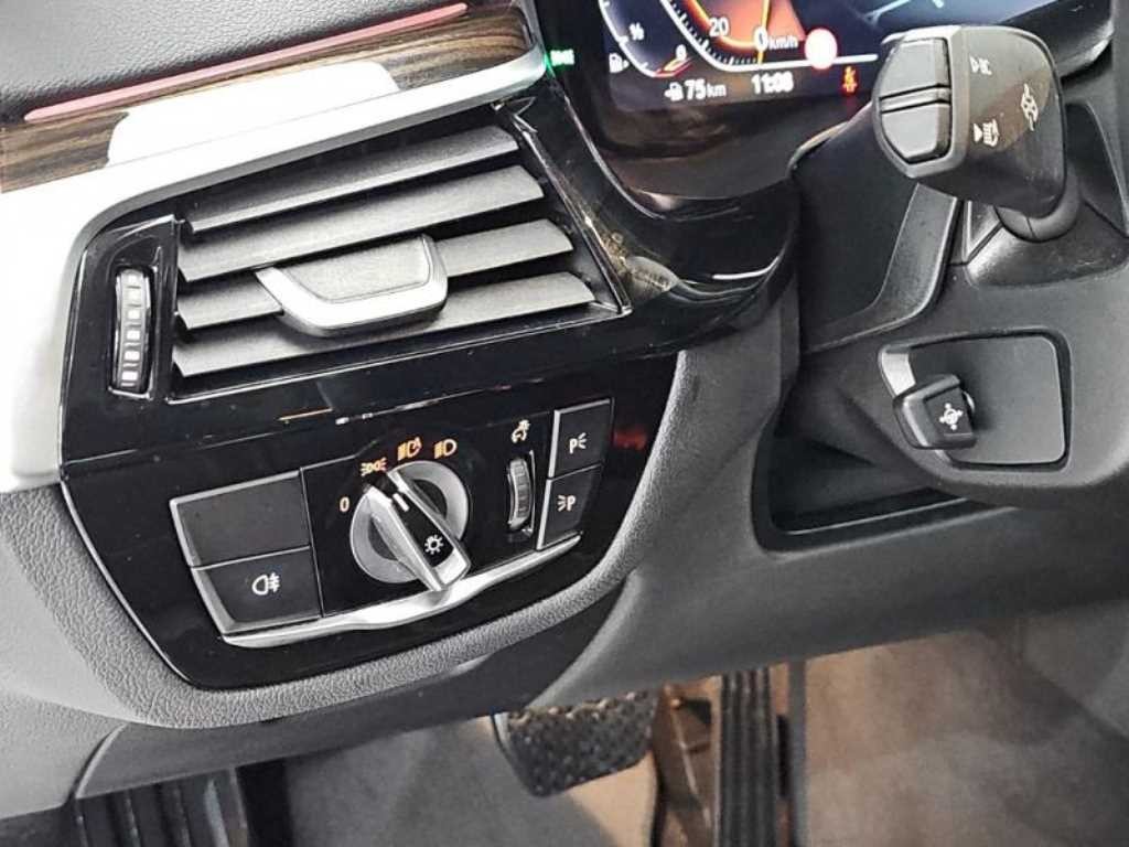 BMW 5시리즈 5시리즈 (G30) 520i 럭셔리 이미지 9