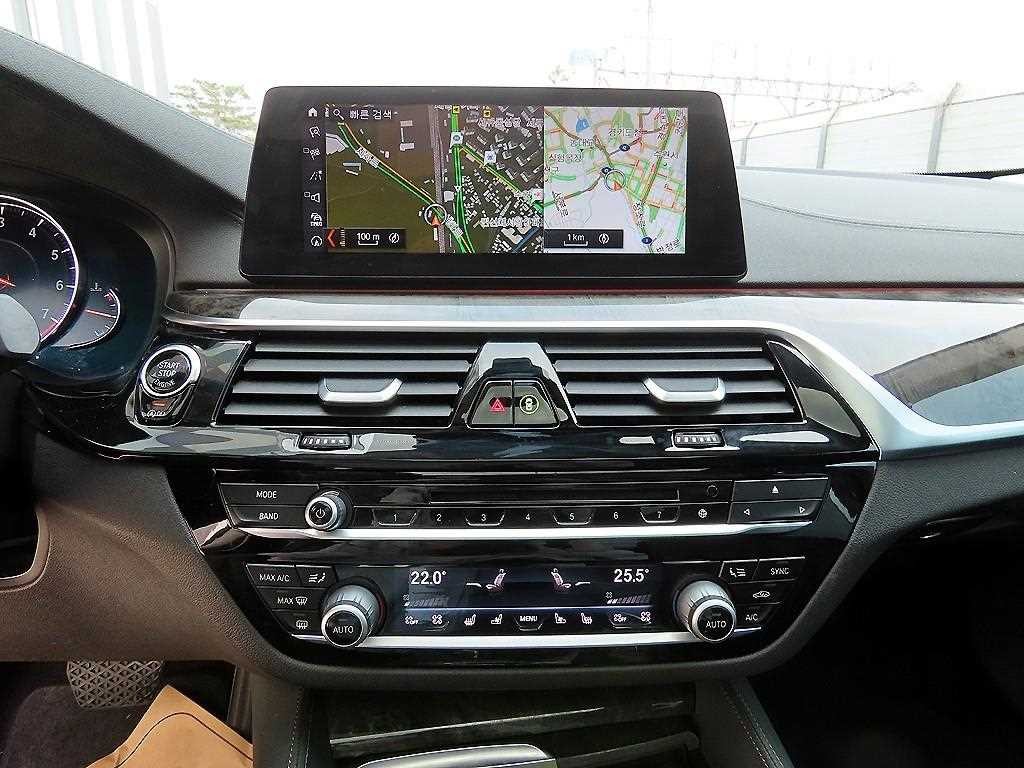 BMW 5시리즈 5시리즈 (G30) 540i xDrive 럭셔리 플러스 이미지 14