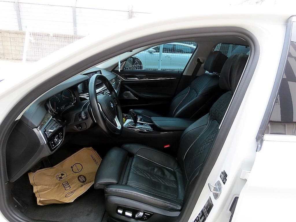 BMW 5시리즈 5시리즈 (G30) 540i xDrive 럭셔리 플러스 이미지 6