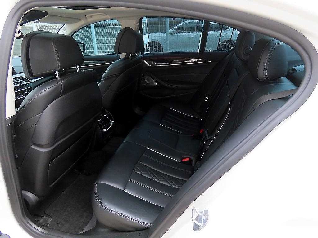 BMW 5시리즈 5시리즈 (G30) 540i xDrive 럭셔리 플러스 이미지 7