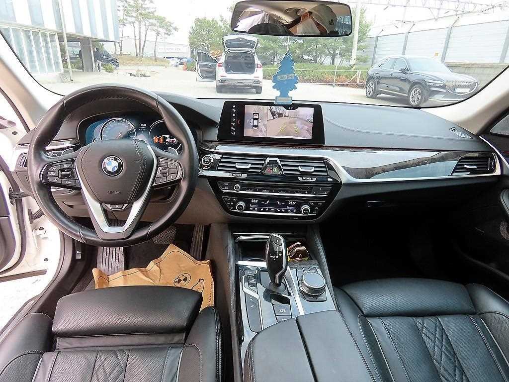 BMW 5시리즈 5시리즈 (G30) 540i xDrive 럭셔리 플러스 이미지 8