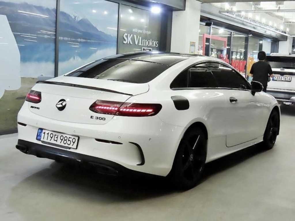 벤츠 E 클래스 E-클래스 W213 E300d 4MATIC 쿠페 이미지 4