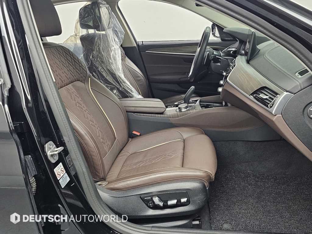 BMW 5시리즈 5시리즈 (G30) 530e M 스포츠 이미지 10