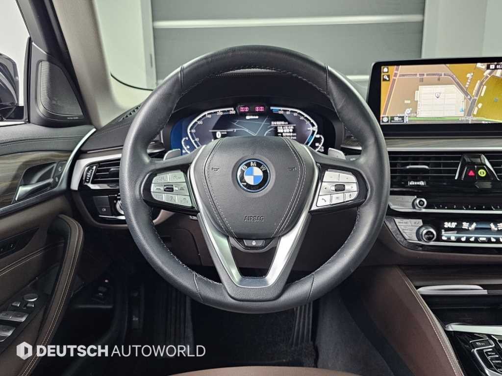 BMW 5시리즈 5시리즈 (G30) 530e M 스포츠 이미지 13