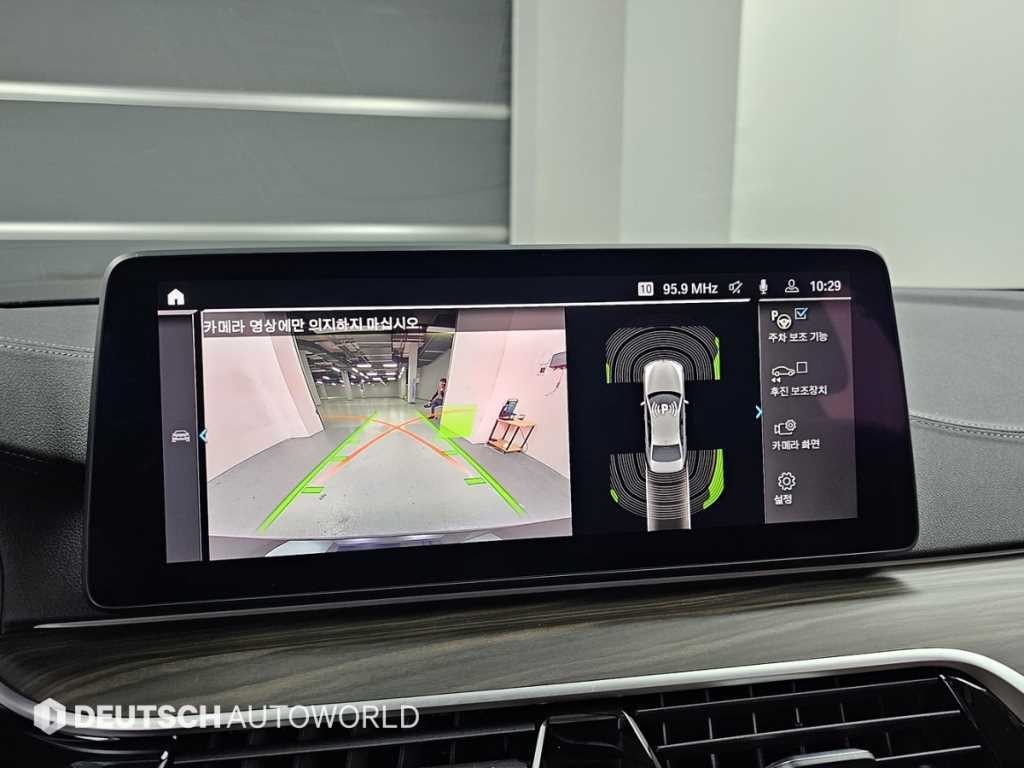 BMW 5시리즈 5시리즈 (G30) 530e M 스포츠 이미지 15