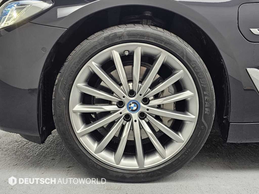 BMW 5시리즈 5시리즈 (G30) 530e M 스포츠 이미지 5